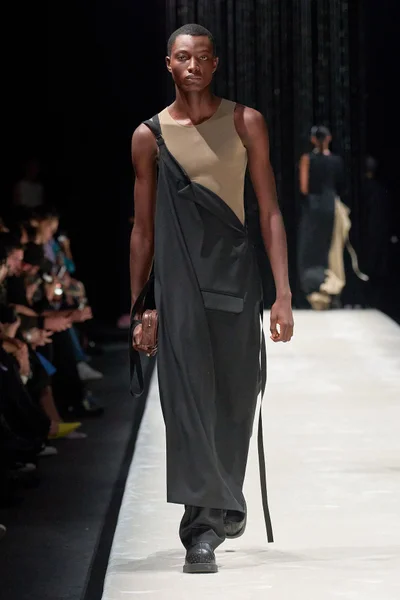 Look 15